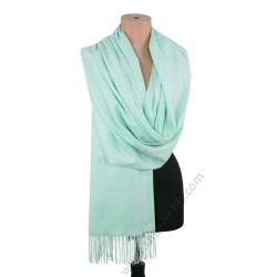 S 5545 Кашмирен дамски едноцветен шал в ментовозелено