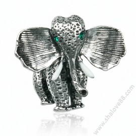 S 1138 Сребриста релефна брошка „Мъдрият слон“ в подаръчна кутия