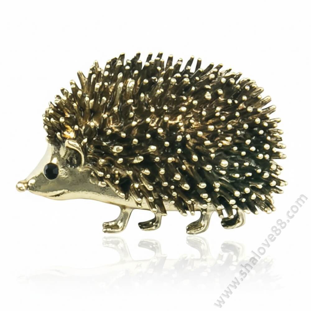 S 1135 Златиста брошка „Горски пазител“ в стилна подаръчна кутия