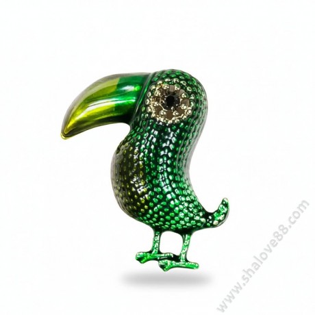 S 032-8 Уникален комплект от копринен шал в зелено с красиви лалета и стилна дамска брошка