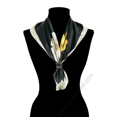 S 3312 Изящно малко шалче от копринен сатен в черно с красиви кремаво-жълти цветя