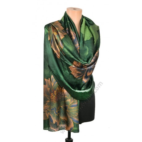 S 2101 Красив копринен шал от сатен в зелено с цветя
