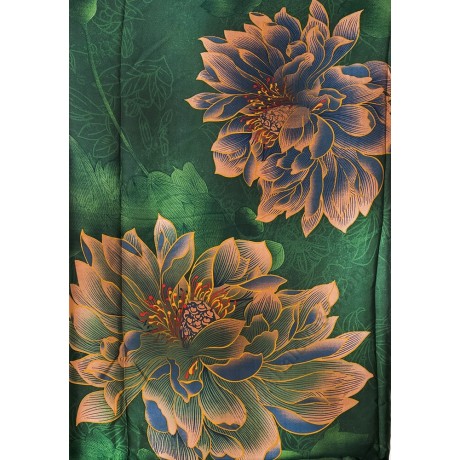 S 2101 Красив копринен шал от сатен в зелено с цветя