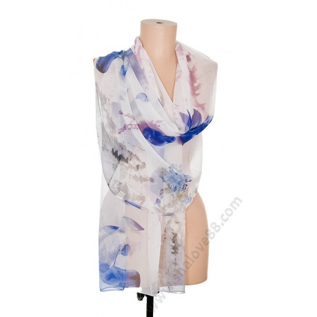 S 3271-12 Рисуван копринен шал в бяло с краиви сини цветя