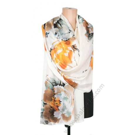 S 2131 Луксозен копринен шал в цвят екрю с красиви цветя