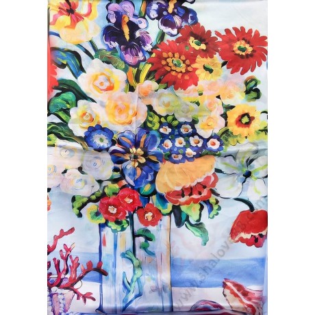 S 032-1 Копринен шал с красив букет от цветя и стилна брошка