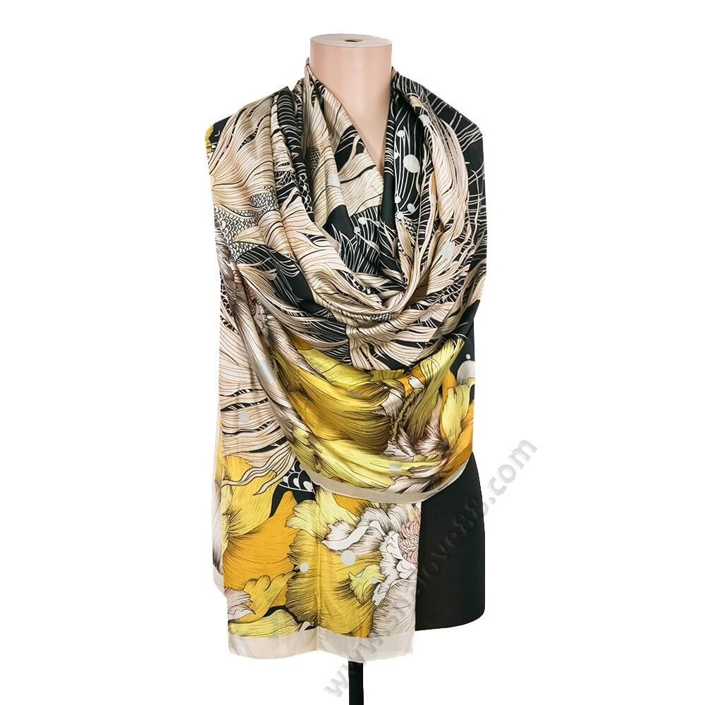 S 2140 Прекрасен копринен шал с магично преплетени цветове от бежово, черно и жълто в стилна хармония