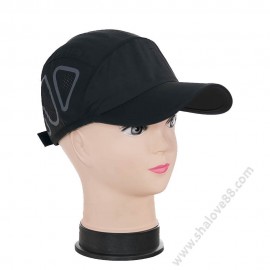 S 2415 Дамска шапка с козирка в черно - дишаща материя