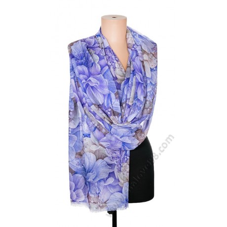 S 1111 Фин дамски шал с красиви цветя в лилаво