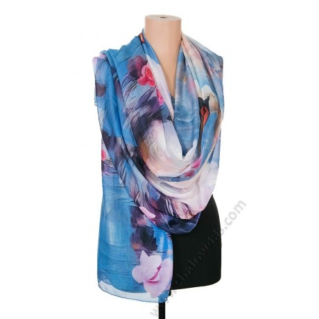 S 0313 Луксозен памучен шал „Езерна симфония“ с рисувани лебеди