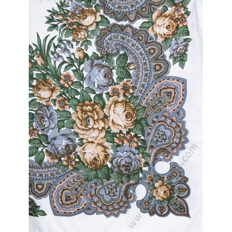 S 383 Красив руски шал с красиви цветя в бяло