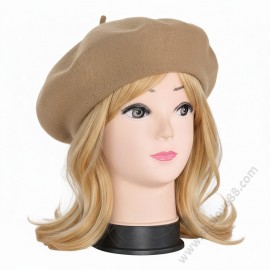 S 3842 Бежова класическа дамска вълнена барета - елегантност и топлина